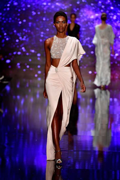 MBFW ISTANBUL ÖZGÜR MASUR DEFİLESİ