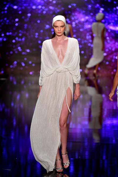 MBFW ISTANBUL ÖZGÜR MASUR DEFİLESİ