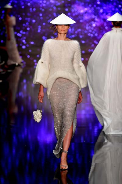 MBFW ISTANBUL ÖZGÜR MASUR DEFİLESİ