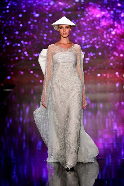 MBFW ISTANBUL ÖZGÜR MASUR DEFİLESİ