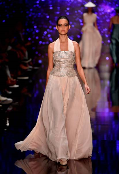 MBFW ISTANBUL ÖZGÜR MASUR DEFİLESİ