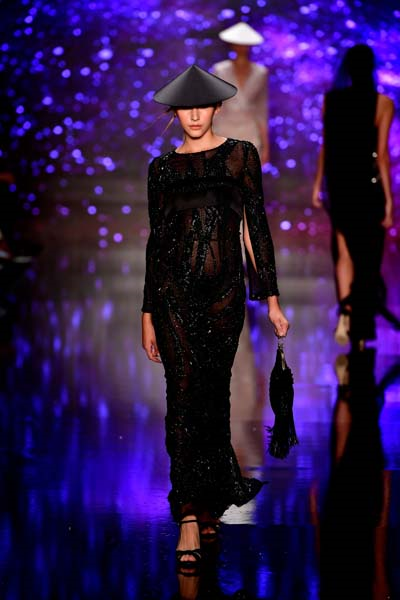 MBFW ISTANBUL ÖZGÜR MASUR DEFİLESİ