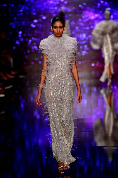 MBFW ISTANBUL ÖZGÜR MASUR DEFİLESİ