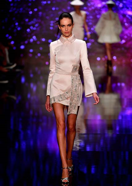 MBFW ISTANBUL ÖZGÜR MASUR DEFİLESİ