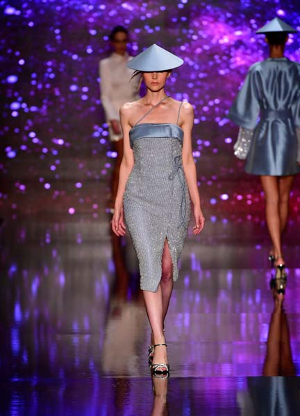 MBFW ISTANBUL ÖZGÜR MASUR DEFİLESİ