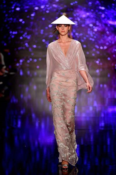MBFW ISTANBUL ÖZGÜR MASUR DEFİLESİ
