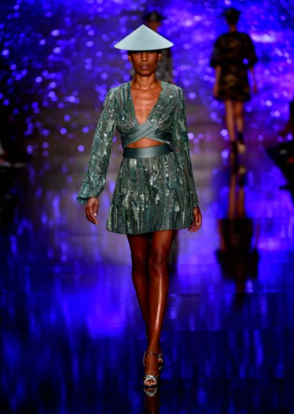 MBFW ISTANBUL ÖZGÜR MASUR DEFİLESİ