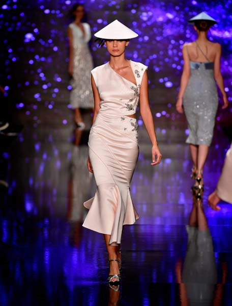 MBFW ISTANBUL ÖZGÜR MASUR DEFİLESİ