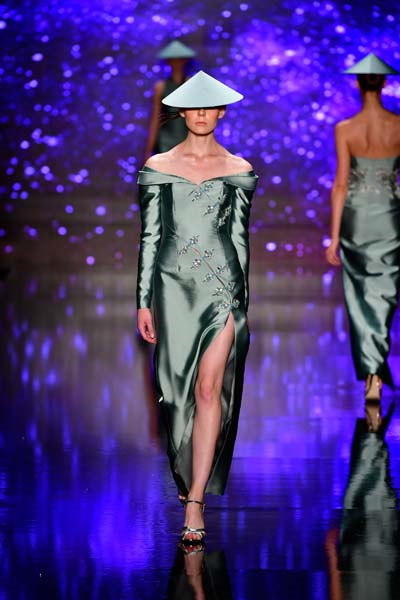 MBFW ISTANBUL ÖZGÜR MASUR DEFİLESİ