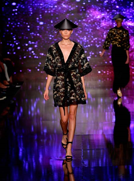 MBFW ISTANBUL ÖZGÜR MASUR DEFİLESİ