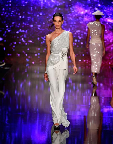 MBFW ISTANBUL ÖZGÜR MASUR DEFİLESİ