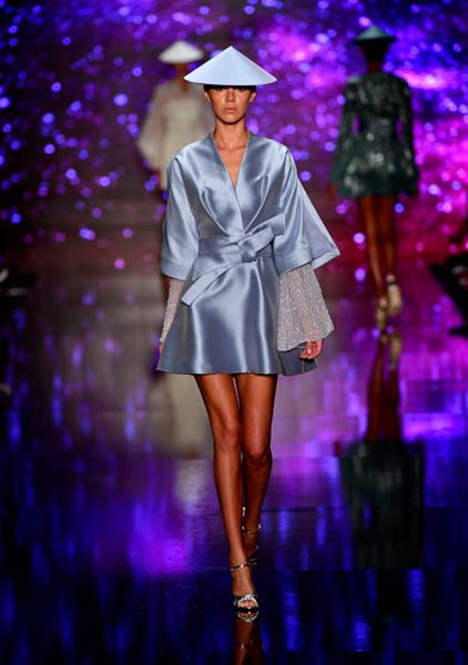 MBFW ISTANBUL ÖZGÜR MASUR DEFİLESİ