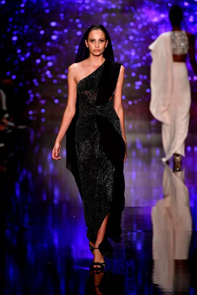 MBFW ISTANBUL ÖZGÜR MASUR DEFİLESİ
