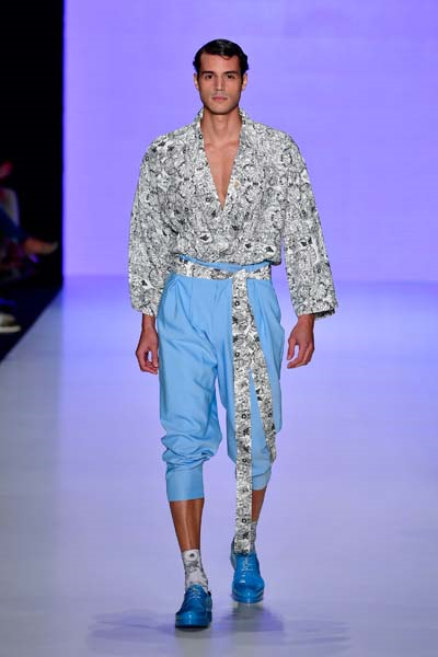 MBFW ISTANBUL EMRE ERDEMOĞLU DEFİLESİ