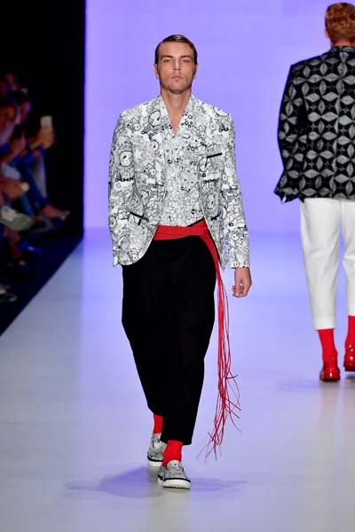 MBFW ISTANBUL EMRE ERDEMOĞLU DEFİLESİ