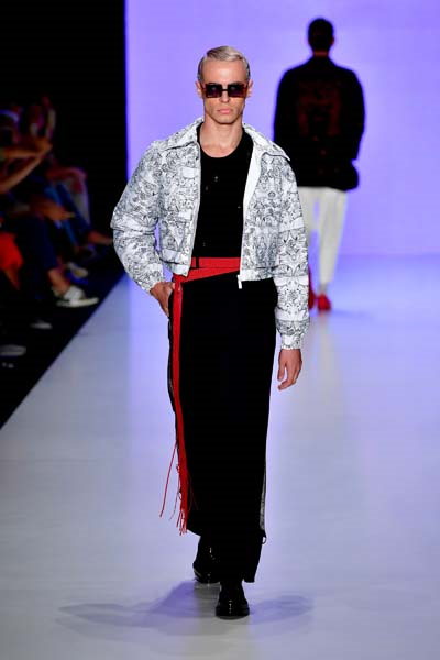 MBFW ISTANBUL EMRE ERDEMOĞLU DEFİLESİ