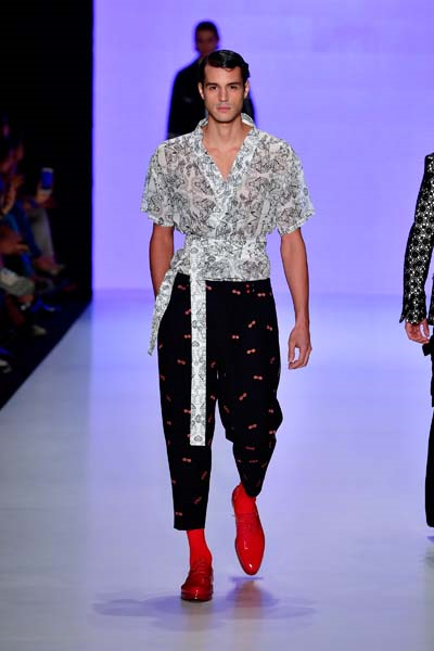 MBFW ISTANBUL EMRE ERDEMOĞLU DEFİLESİ