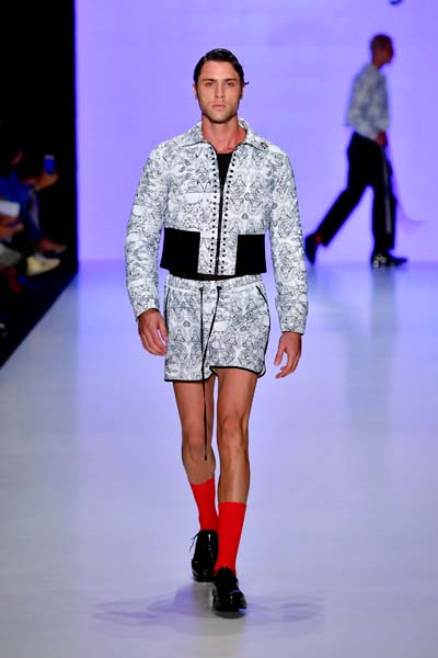 MBFW ISTANBUL EMRE ERDEMOĞLU DEFİLESİ