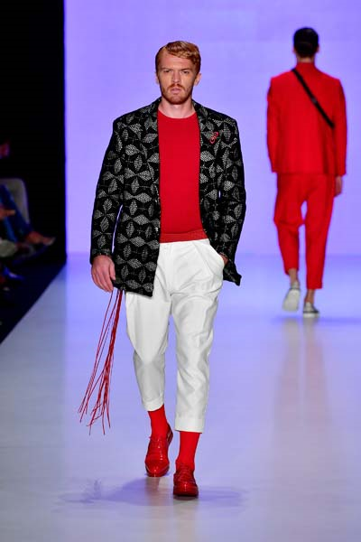 MBFW ISTANBUL EMRE ERDEMOĞLU DEFİLESİ