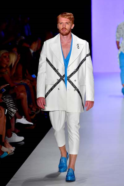 MBFW ISTANBUL EMRE ERDEMOĞLU DEFİLESİ