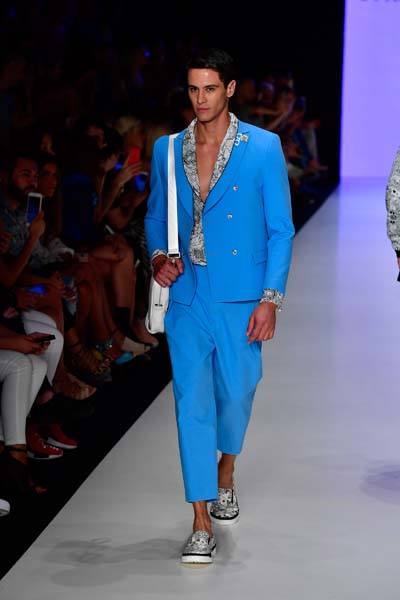 MBFW ISTANBUL EMRE ERDEMOĞLU DEFİLESİ