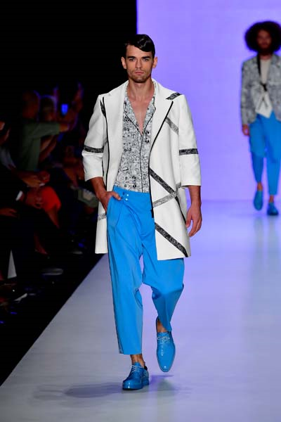 MBFW ISTANBUL EMRE ERDEMOĞLU DEFİLESİ