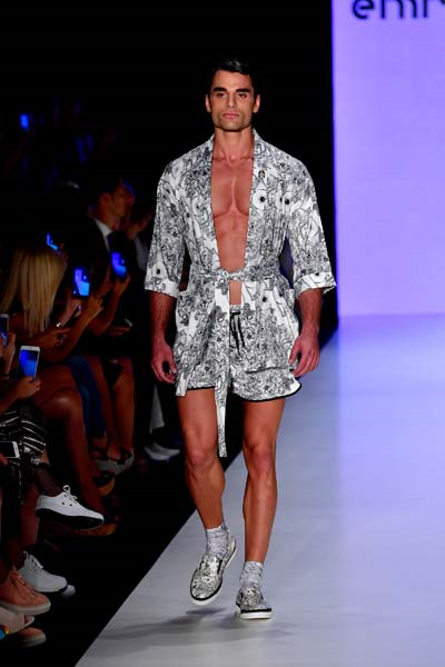 MBFW ISTANBUL EMRE ERDEMOĞLU DEFİLESİ
