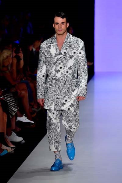 MBFW ISTANBUL EMRE ERDEMOĞLU DEFİLESİ