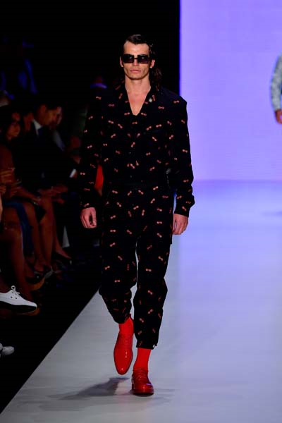 MBFW ISTANBUL EMRE ERDEMOĞLU DEFİLESİ