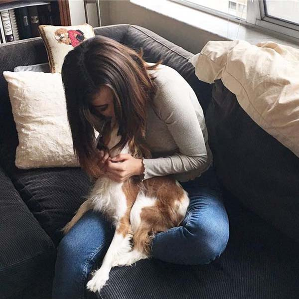 SELENA GOMEZ VE YAVRU KÖPEĞİ