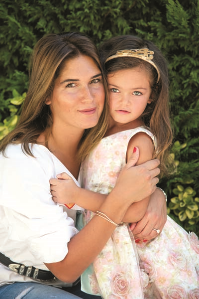 ÜNLÜ ANNELER VE ÇOCUKLARI OKUL YOLUNDA