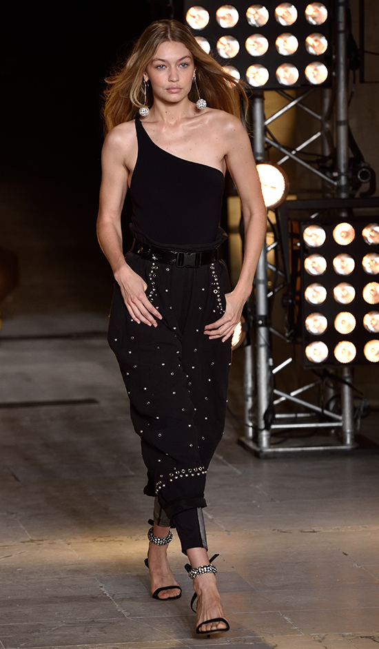 PODYUMLARIN VAZGEÇİLMEZİ: GIGI HADID