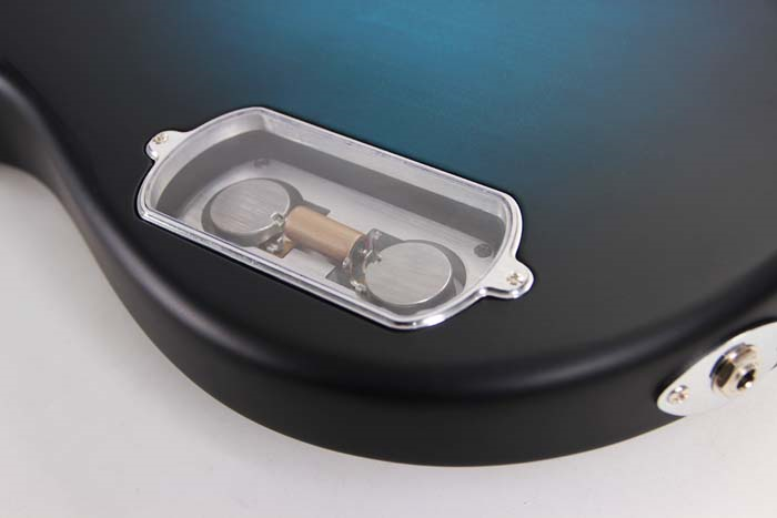 ADAM CLAYTONA ÖZEL GİTAR TASARLANDI