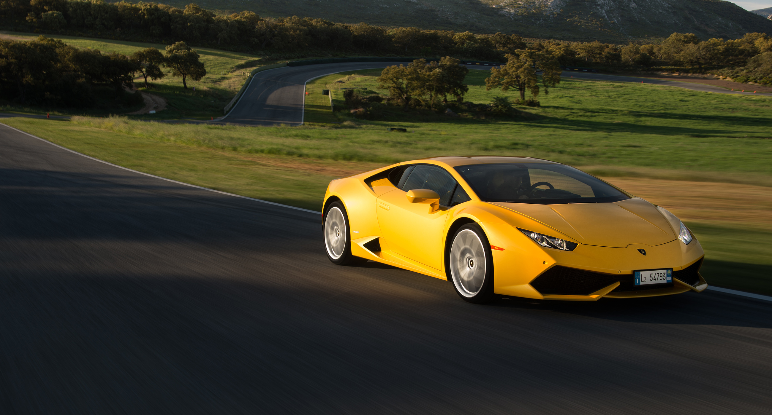 BU OTELDE KALAN LAMBORGHINI KULLANIYOR!