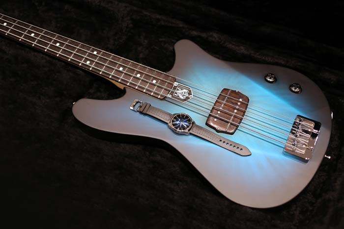 ADAM CLAYTONA ÖZEL GİTAR TASARLANDI