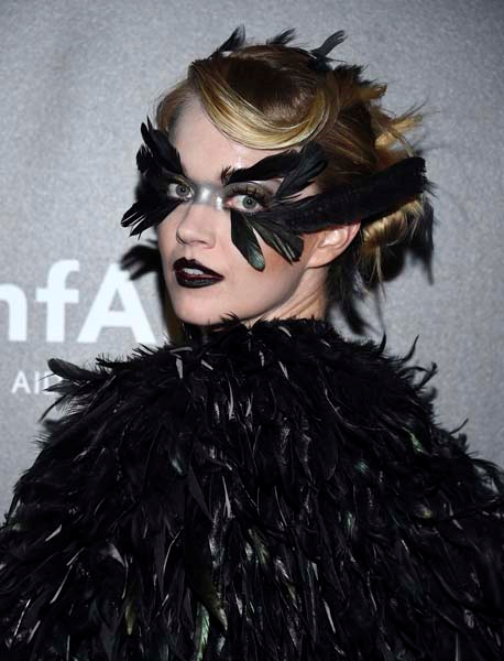  AMFARDA DİKKAT ÇEKEN SAÇ MODELLERİ 