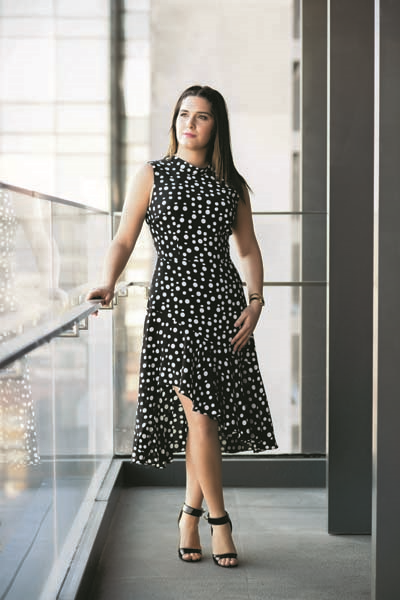 İPEK TOPLUSOY: ZARAFETİ İLE IŞILDIYOR