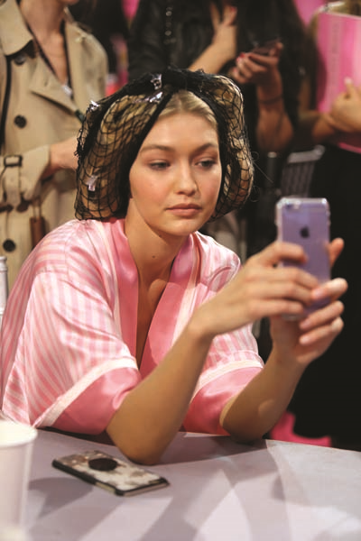 PARILDAYAN CİLTLERİN SIRRI