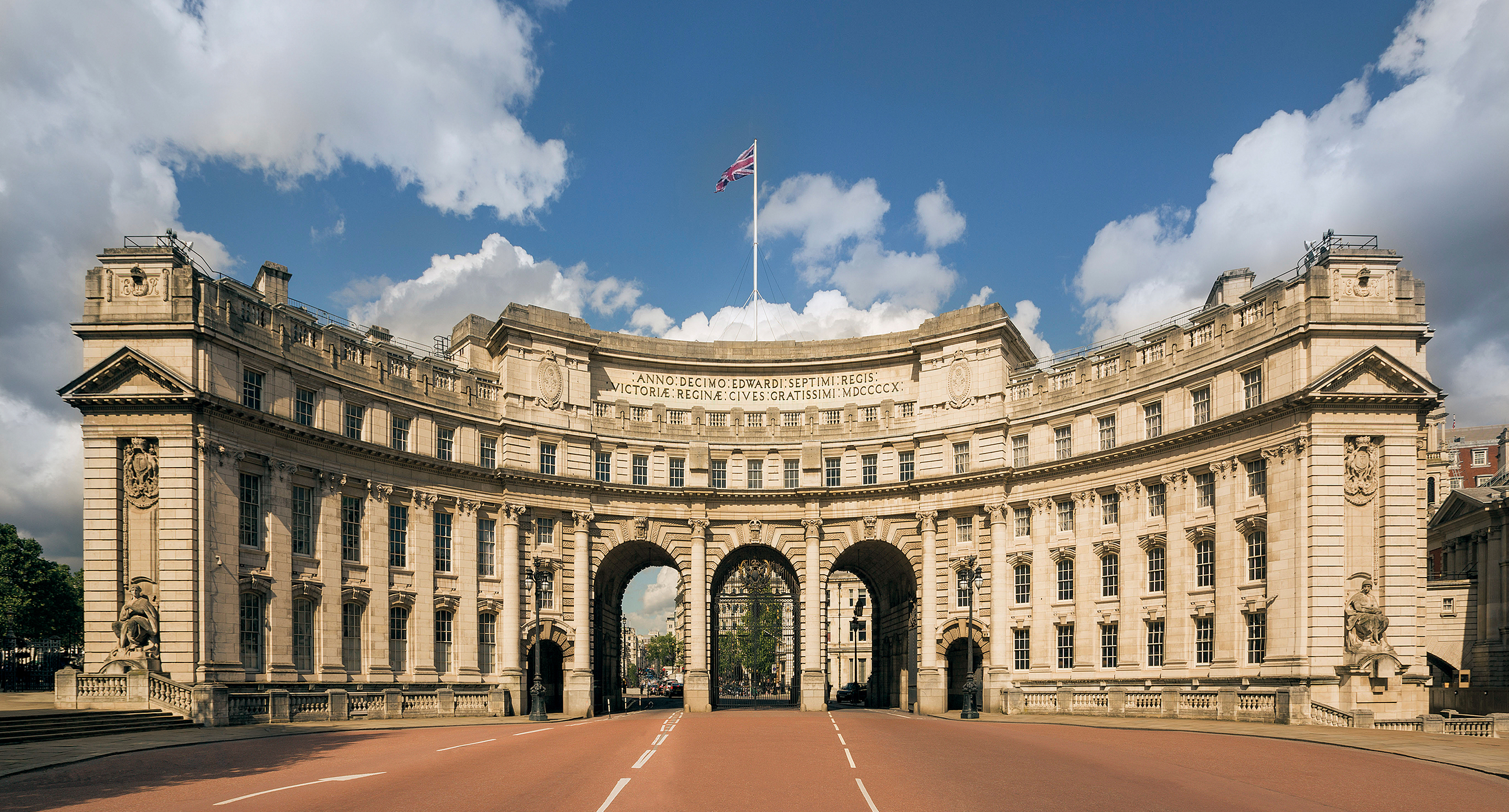 TARİHİ BİNADA LÜKS KONAKLAMA