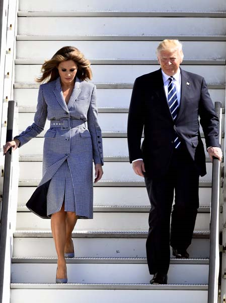 KATE MIDDLETON VE MELANIA TRUMPIN DOLAP RENKLERİ