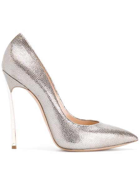 IŞILTILI AYAKKABILARLA CESUR ADIMLAR