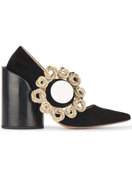 IŞILTILI AYAKKABILARLA CESUR ADIMLAR