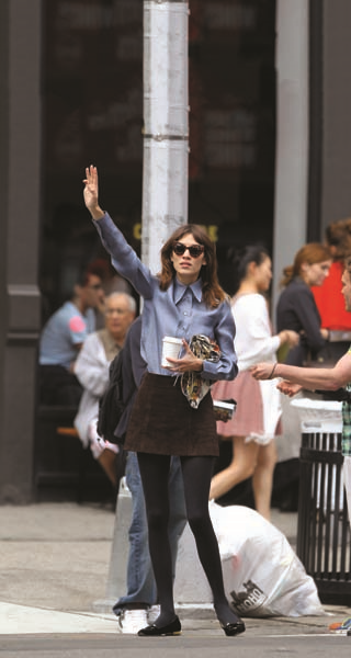 ALEXA CHUNG İLK KEZ ÇANTA TASARLADI