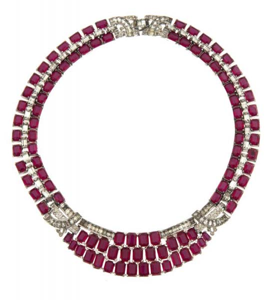 FİLMLERDEKİ MÜCEVHERLER SATILDI