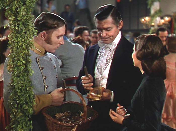 FİLMLERDEKİ MÜCEVHERLER SATILDI