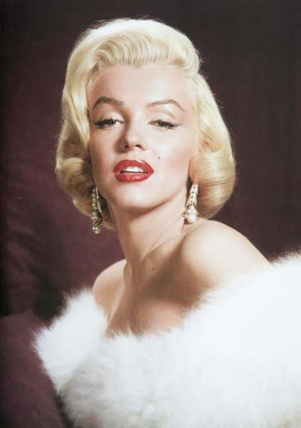 FİLMLERDEKİ MÜCEVHERLER SATILDI