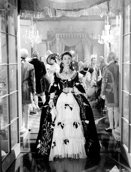 FİLMLERDEKİ MÜCEVHERLER SATILDI