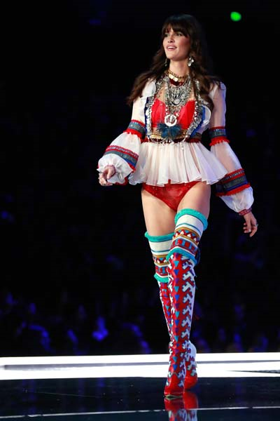 VICTORIAS SECRET FASHION SHOW NEFES KESTİ