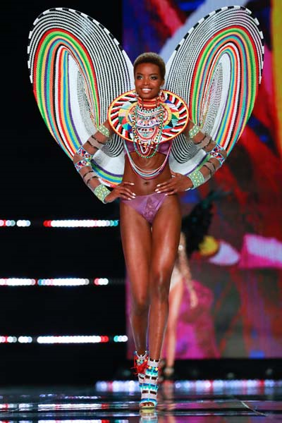 VICTORIAS SECRET FASHION SHOW NEFES KESTİ