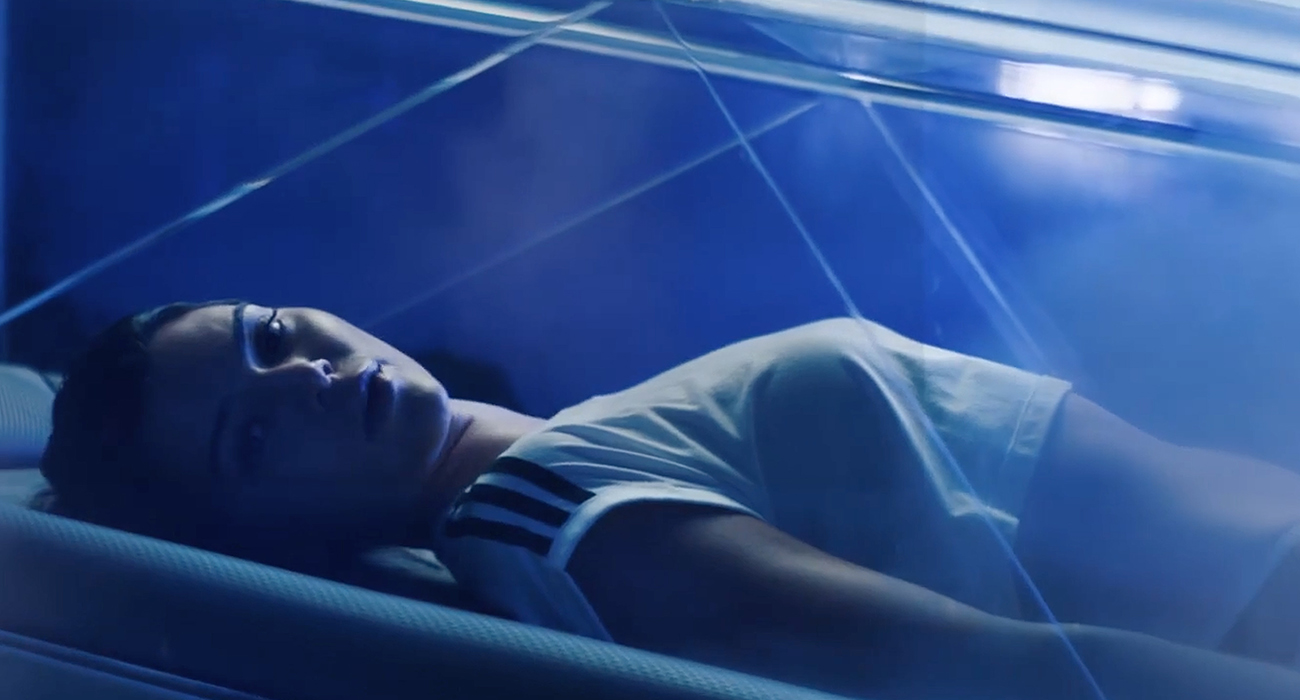 KENDALL JENNER'DAN OLAYLI REKLAM FİLMİ